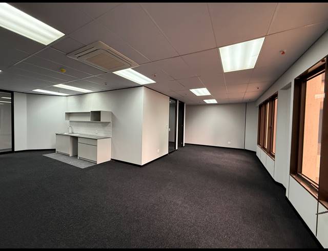 108M² OFFICE TO LET IN PARKTOWN